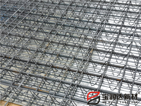 鋼筋桁架樓承板價(jià)格相比預(yù)制板有什么優(yōu)勢(shì)？